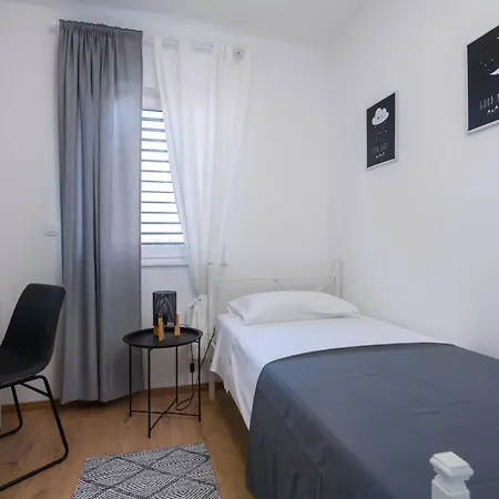 Dora 3 In Kastanjer By Interhome Apartamento Pula