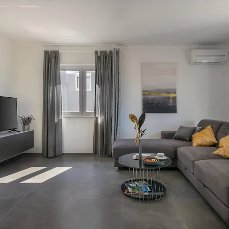 Apartamento Dora 3 In Kastanjer By Interhome Pula