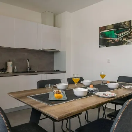 Apartman Dora 3 In Kastanjer By Interhome