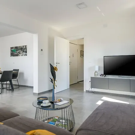 Apartman Dora 3 In Kastanjer By Interhome *