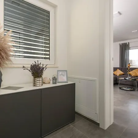 Dora 3 In Kastanjer By Interhome Apartman