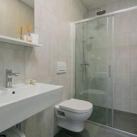 Dora 3 In Kastanjer By Interhome Pula