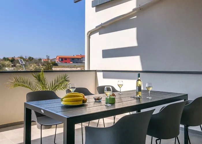 Dora 3 In Kastanjer By Interhome Apartman