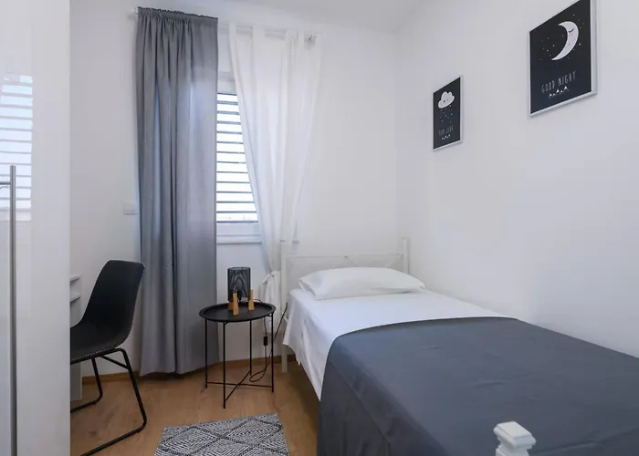 Dora 3 In Kastanjer By Interhome Apartman Pula