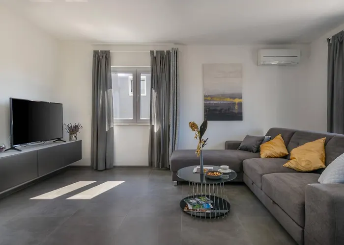 Apartman Dora 3 In Kastanjer By Interhome Pula