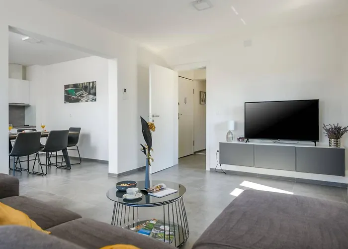 Apartman Dora 3 In Kastanjer By Interhome *