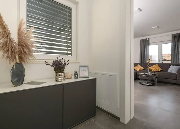 Dora 3 In Kastanjer By Interhome Apartman