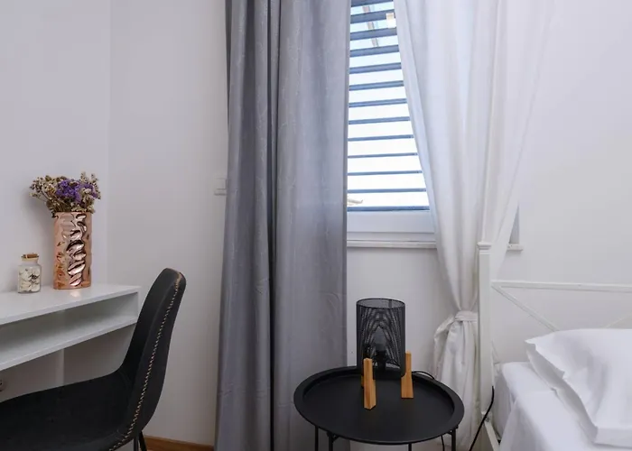 Apartman Dora 3 In Kastanjer By Interhome