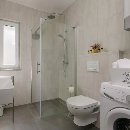 Dora 3 In Kastanjer By Interhome * Pula